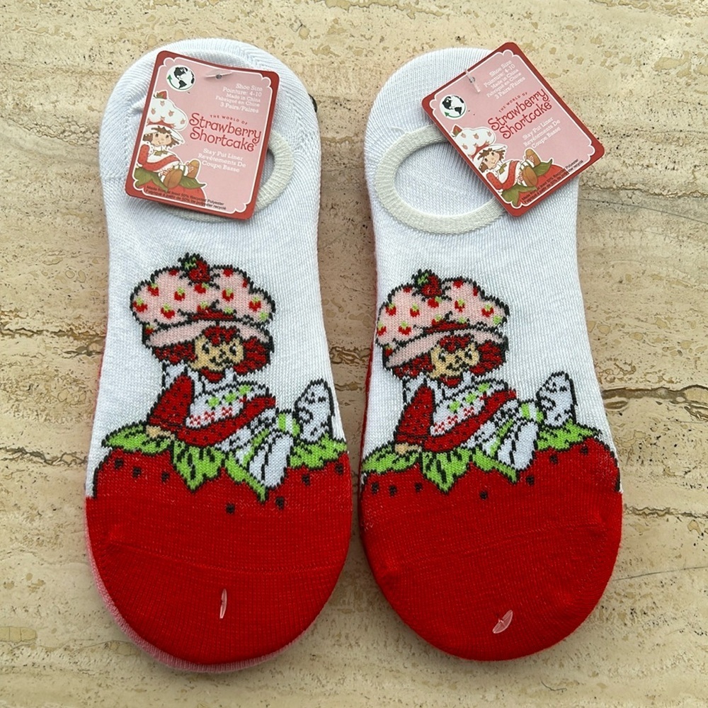 NWT lot of six stay put liners no show socks Strawberry Shortcake size 4-10